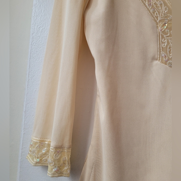 Size S - cream top with beadwork at the neckline and bottom of sleeves - Picture 3 of 4